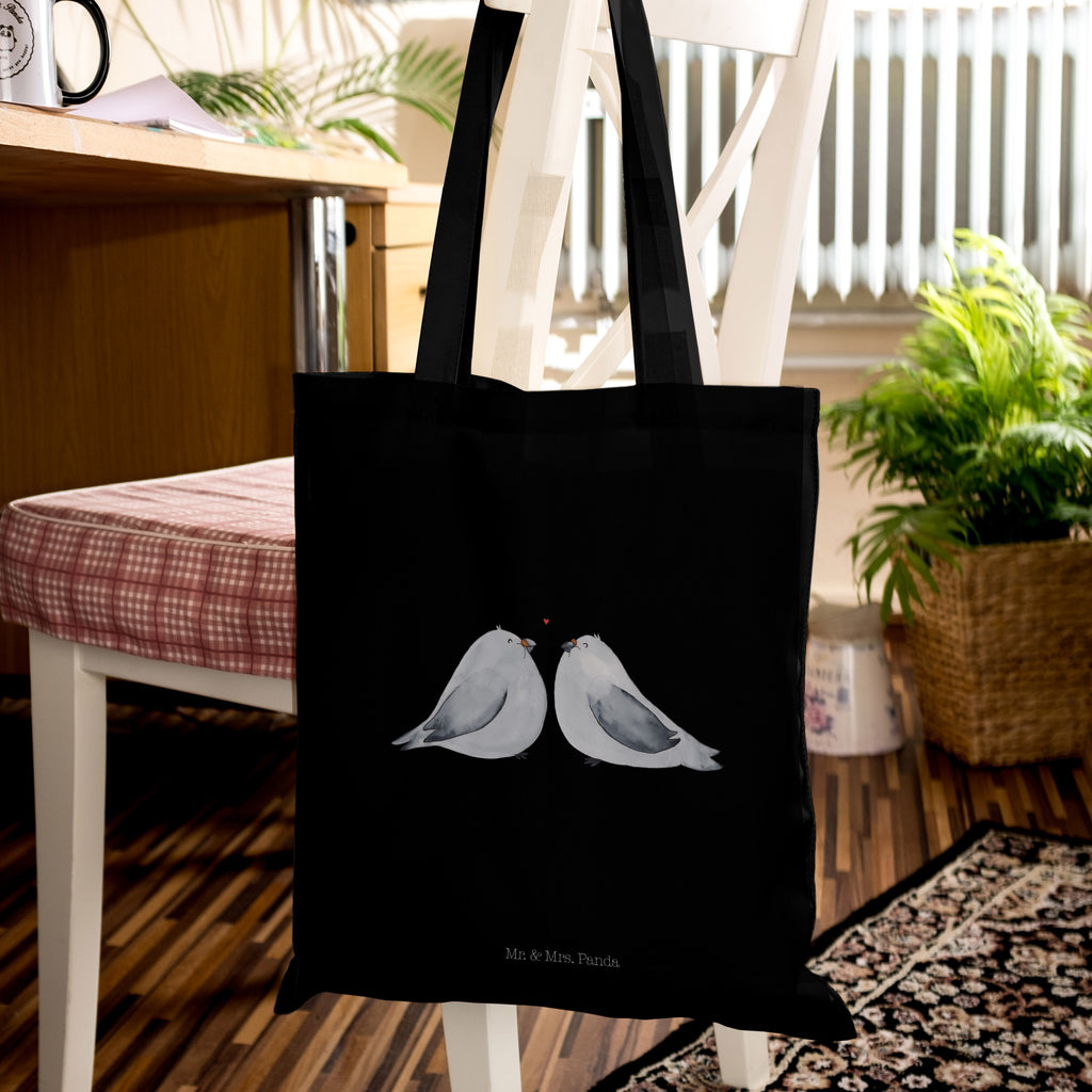 Tragetasche Turteltauben Liebe Beuteltasche, Beutel, Einkaufstasche, Jutebeutel, Stoffbeutel, Liebe, Partner, Freund, Freundin, Ehemann, Ehefrau, Heiraten, Verlobung, Heiratsantrag, Liebesgeschenk, Jahrestag, Hocheitstag, Turteltauben, Turteltäubchen, Tauben, Verliebt, Verlobt, Verheiratet, Geschenk Freundin, Geschenk Freund, Liebesbeweis, Hochzeitstag, Geschenk Hochzeit