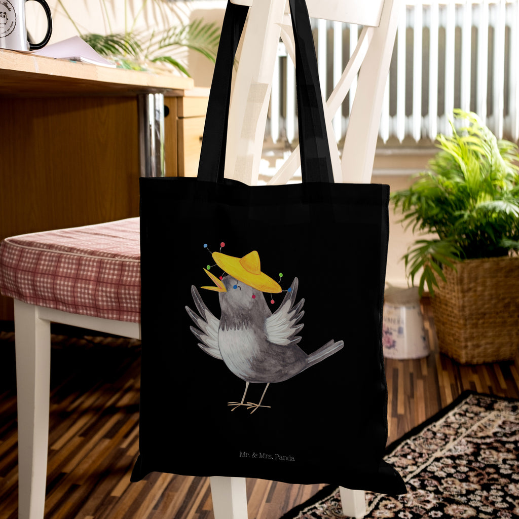 Tragetasche Rabe mit Sombrero Beuteltasche, Beutel, Einkaufstasche, Jutebeutel, Stoffbeutel, Tiermotive, Gute Laune, lustige Sprüche, Tiere, Rabe, Vogel, Vögel, Spruch positiv, fröhlich sein, glücklich sein, Glück Spruch, froh, Elster, Motivation