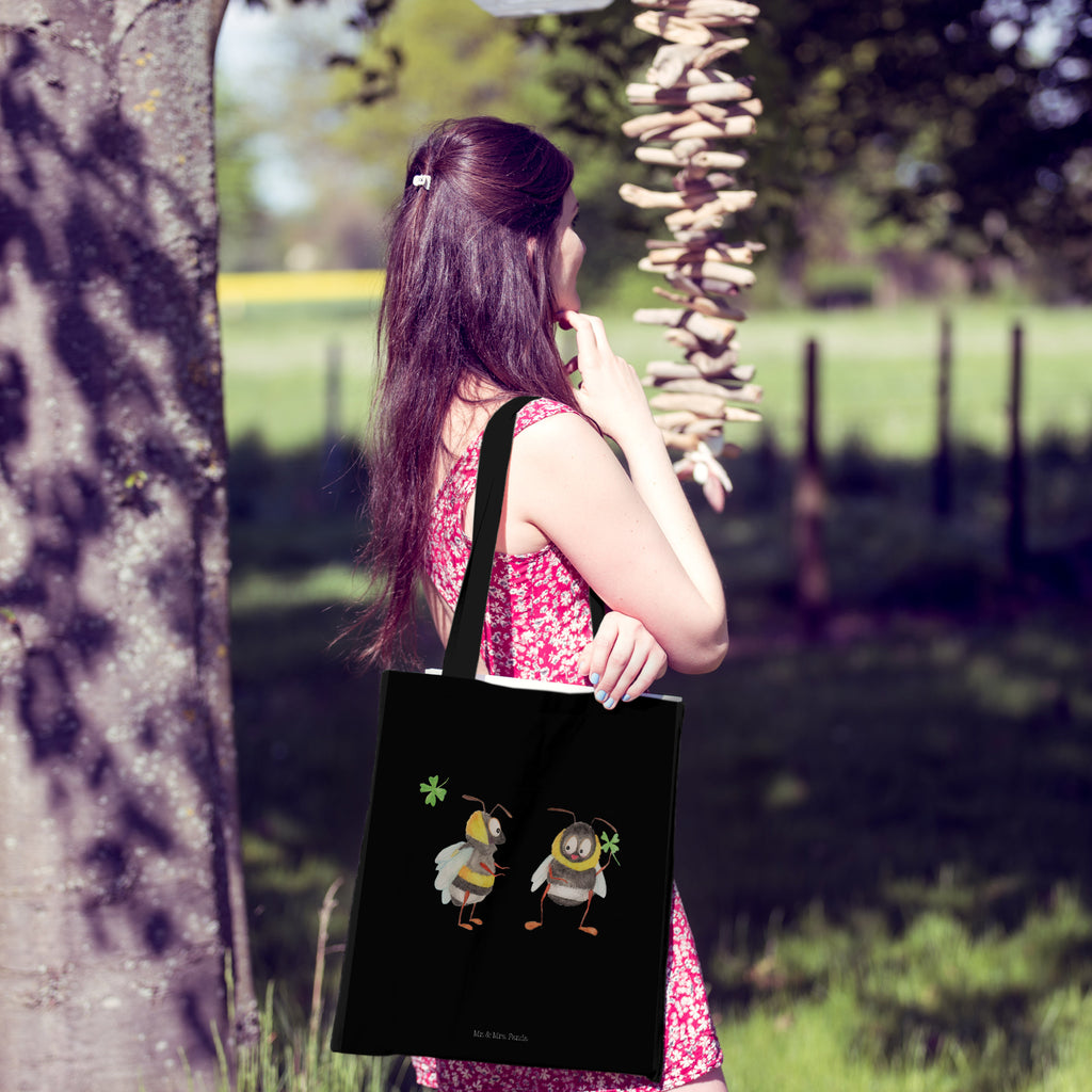 Tragetasche Hummeln mit Kleeblatt Beuteltasche, Beutel, Einkaufstasche, Jutebeutel, Stoffbeutel, Tiermotive, Gute Laune, lustige Sprüche, Tiere, Hummel, Biene, Spruch positiv, Biene Deko, Spruch schön, glücklich sein, glücklich werden, Spruch fröhlich