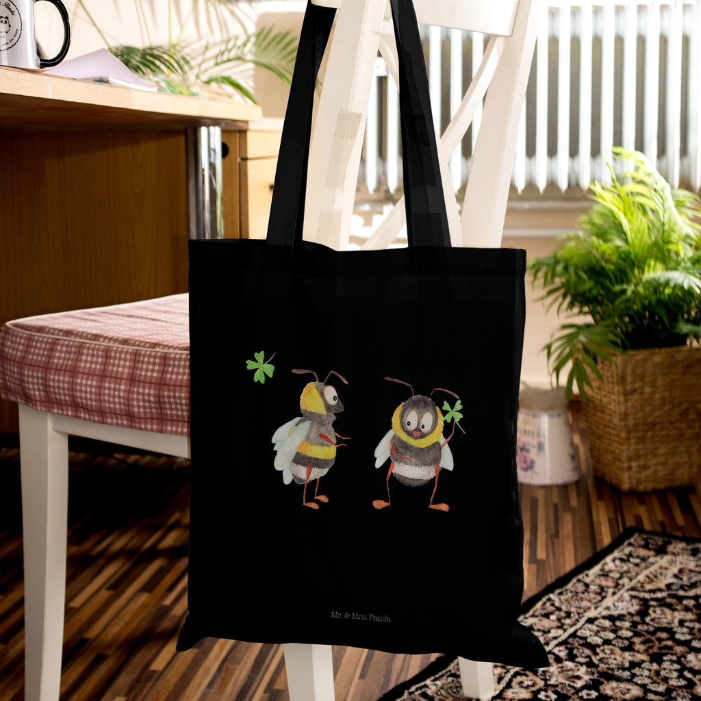 Tragetasche Hummeln mit Kleeblatt Beuteltasche, Beutel, Einkaufstasche, Jutebeutel, Stoffbeutel, Tiermotive, Gute Laune, lustige Sprüche, Tiere, Hummel, Biene, Spruch positiv, Biene Deko, Spruch schön, glücklich sein, glücklich werden, Spruch fröhlich