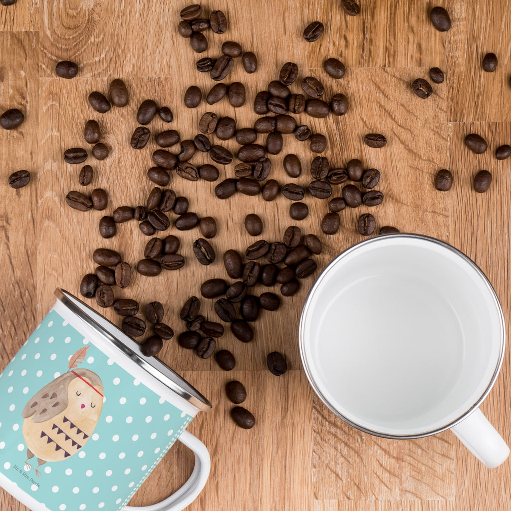 Camping Emaille Tasse Eule Federschmuck Campingtasse, Trinkbecher, Metalltasse, Outdoor Tasse, Emaille Trinkbecher, Blechtasse Outdoor, Emaille Campingbecher, Edelstahl Trinkbecher, Metalltasse für Camping, Kaffee Blechtasse, Camping Tasse Metall, Eule, Eule Deko, Owl, Das Leben ist ein Abenteuer, Reisespruch, Federschmuck, Dekoration