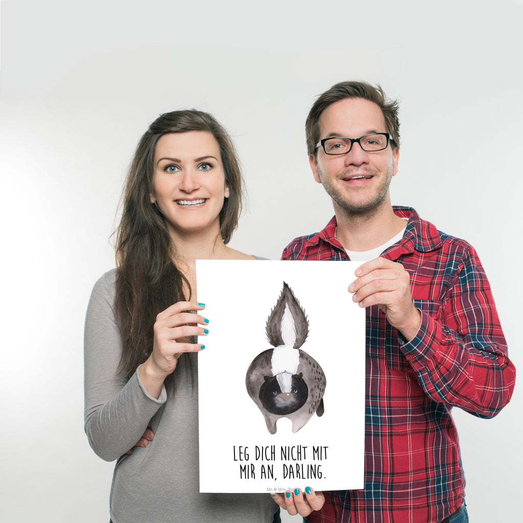 Poster Stinktier Angriff Poster, Wandposter, Bild, Wanddeko, Küchenposter, Kinderposter, Wanddeko Bild, Raumdekoration, Wanddekoration, Handgemaltes Poster, Mr. & Mrs. Panda Poster, Designposter, Kunstdruck, Posterdruck, Stinktier, Skunk, Wildtier, Raubtier, Stinker, Stinki, wütend, Drohung