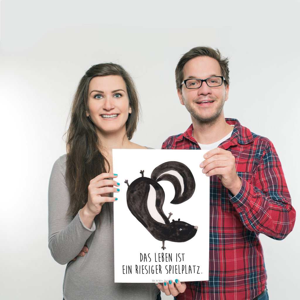 Poster Stinktier Handstand Poster, Wandposter, Bild, Wanddeko, Küchenposter, Kinderposter, Wanddeko Bild, Raumdekoration, Wanddekoration, Handgemaltes Poster, Mr. & Mrs. Panda Poster, Designposter, Kunstdruck, Posterdruck, Stinktier, Skunk, Wildtier, Raubtier, Stinker, Stinki, Spielplatz, verpielt, Kind