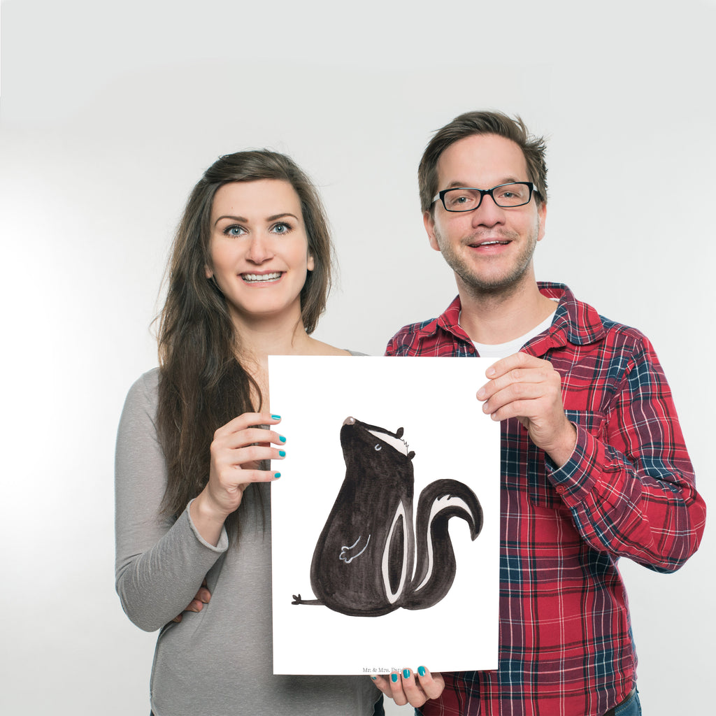 Poster Stinktier sitzend Poster, Wandposter, Bild, Wanddeko, Küchenposter, Kinderposter, Wanddeko Bild, Raumdekoration, Wanddekoration, Handgemaltes Poster, Mr. & Mrs. Panda Poster, Designposter, Kunstdruck, Posterdruck, Stinktier, Skunk, Wildtier, Raubtier, Stinker, Stinki, Spruch, Büro, Recht, Besserwisser