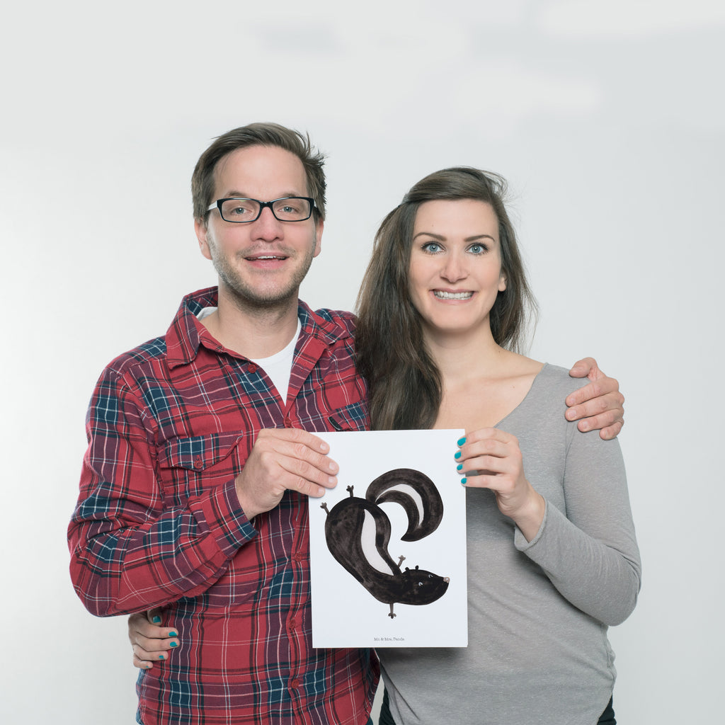 Poster Stinktier Handstand Poster, Wandposter, Bild, Wanddeko, Küchenposter, Kinderposter, Wanddeko Bild, Raumdekoration, Wanddekoration, Handgemaltes Poster, Mr. & Mrs. Panda Poster, Designposter, Kunstdruck, Posterdruck, Stinktier, Skunk, Wildtier, Raubtier, Stinker, Stinki, Spielplatz, verpielt, Kind