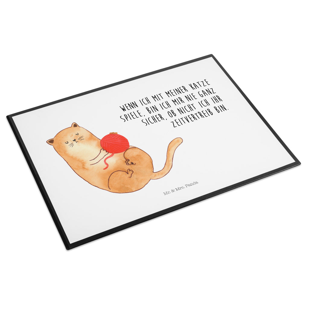 Schreibtischunterlage Katzen Wollknäul Schreibunterlage, Schreibtischauflage, Bürobedarf, Büroartikel, Schreibwaren, Schreibtisch Unterlagen, Schreibtischunterlage Groß, Katze, Katzenmotiv, Katzenfan, Katzendeko, Katzenfreund, Katzenliebhaber, Katzenprodukte, Katzenartikel, Katzenaccessoires, Katzensouvenirs, Katzenliebhaberprodukte, Katzenmotive, Katzen, Kater, Mietze, Cat, Cats, Katzenhalter, Katzenbesitzerin, Haustier, Wollknäuel, Wolle, Spielen, Spiel, verspielt