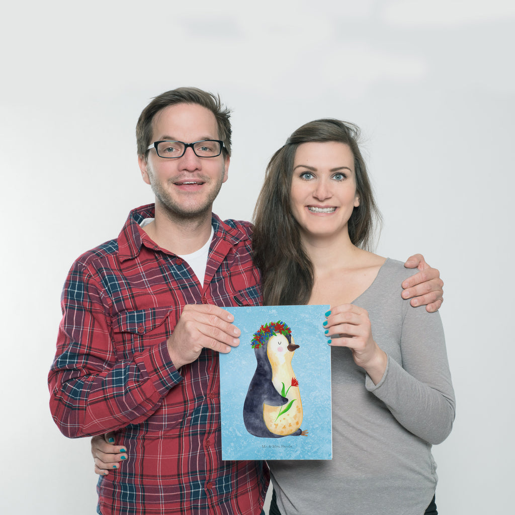 Poster Pinguin Blumenkranz Poster, Wandposter, Bild, Wanddeko, Küchenposter, Kinderposter, Wanddeko Bild, Raumdekoration, Wanddekoration, Handgemaltes Poster, Mr. & Mrs. Panda Poster, Designposter, Kunstdruck, Posterdruck, Pinguin, Pinguine, Blumenkranz, Universum, Leben, Wünsche, Ziele, Lebensziele, Motivation, Lebenslust, Liebeskummer, Geschenkidee