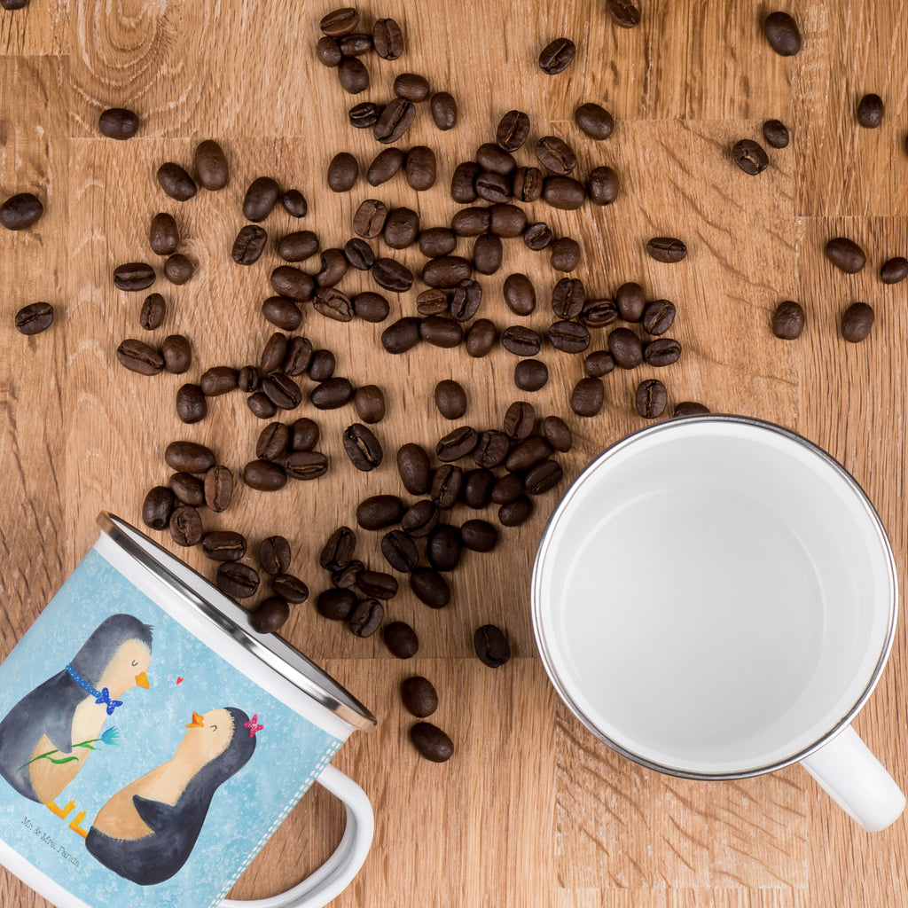 Camping Emaille Tasse Pinguin Pärchen Campingtasse, Trinkbecher, Metalltasse, Outdoor Tasse, Emaille Trinkbecher, Blechtasse Outdoor, Emaille Campingbecher, Edelstahl Trinkbecher, Metalltasse für Camping, Kaffee Blechtasse, Camping Tasse Metall, Pinguin, Pinguine, Liebe, Liebespaar, Liebesbeweis, Liebesgeschenk, Verlobung, Jahrestag, Hochzeitstag, Hochzeit, Hochzeitsgeschenk, große Liebe, Traumpaar