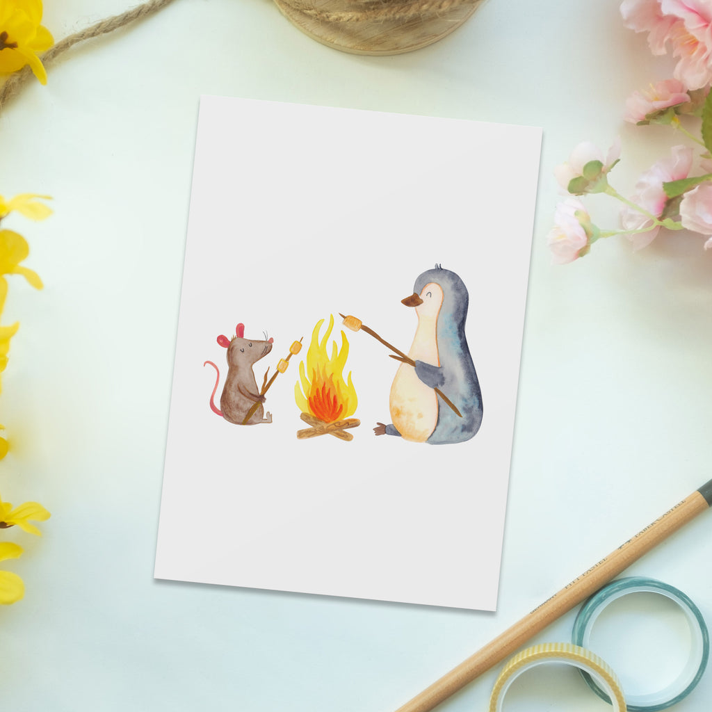 Postkarte Pinguin Lagerfeuer Geschenkkarte, Grußkarte, Karte, Einladung, Ansichtskarte, Geburtstagskarte, Einladungskarte, Pinguin, Maus, Pinguine, Lagerfeuer, Leben, Arbeit, Job, Motivation, Büro, Büroalltag, Lebensspruch, Lebensmotivation, Neustart, Liebe, grillen, Feuer, Marshmallows