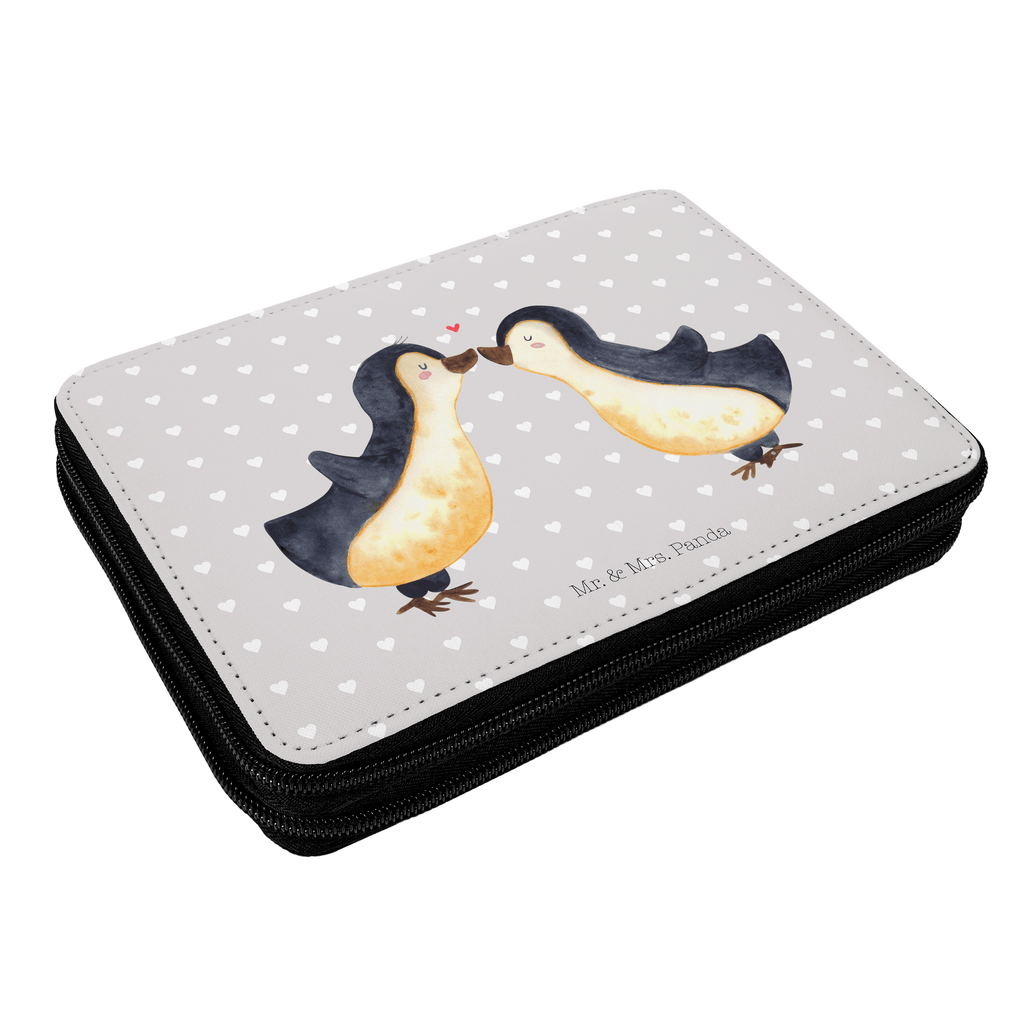 Federmappe Pinguin Liebe Federmappe, Stiftetasche, Stifte Etui, Schule, Einschulung, Geschenk, Kind, Schüler, Schülerin, Stifterolle, Federmäppchen, Motiv, Grundschule, Federmäppchen bedruckt, Büro Stifte Etui, Bestückte Federmappe, Kinder Federmappe, Federmappe Einschulung, Liebe, Partner, Freund, Freundin, Ehemann, Ehefrau, Heiraten, Verlobung, Heiratsantrag, Liebesgeschenk, Jahrestag, Hocheitstag, Pinguin, Pinguine, Pinguin Paar, Pinguinpaar, Pinguin Liebe, Paar, Pärchen. Liebespaar, Liebesbeweis, Liebesspruch, Hochzeitstag, Geschenk Freund, Geschenk Freundin, Verlobte, Verlobter, Love, Geschenk Hochzeitstag, Geschenkidee, Hochzeit, Gastgeschenk