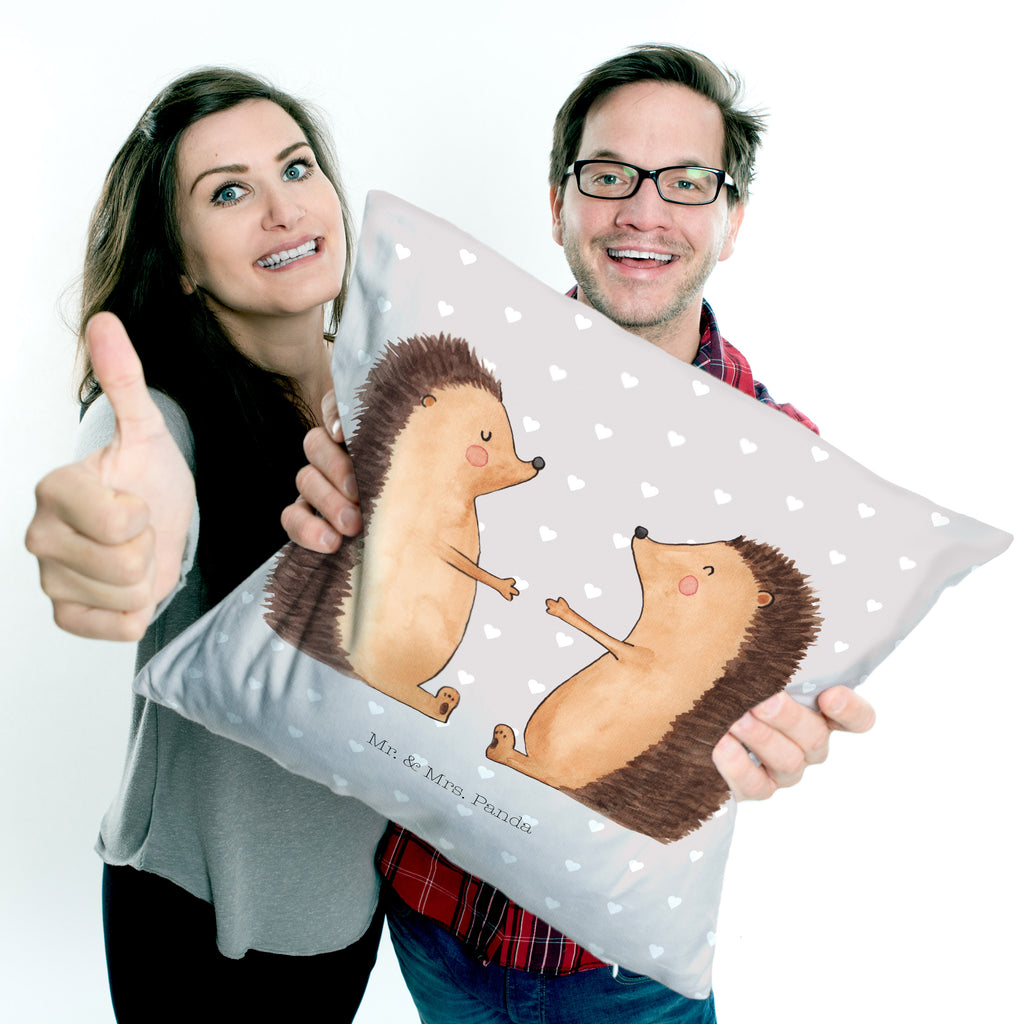 40x40 Kissen Igel Liebe Kissenhülle, Kopfkissen, Sofakissen, Dekokissen, Motivkissen, Liebe, Partner, Freund, Freundin, Ehemann, Ehefrau, Heiraten, Verlobung, Heiratsantrag, Liebesgeschenk, Jahrestag, Hocheitstag, Verliebt, Verlobt, Verheiratet, Geschenk, Liebesbeweis, Hochzeitstag, Hochzeit, Igel