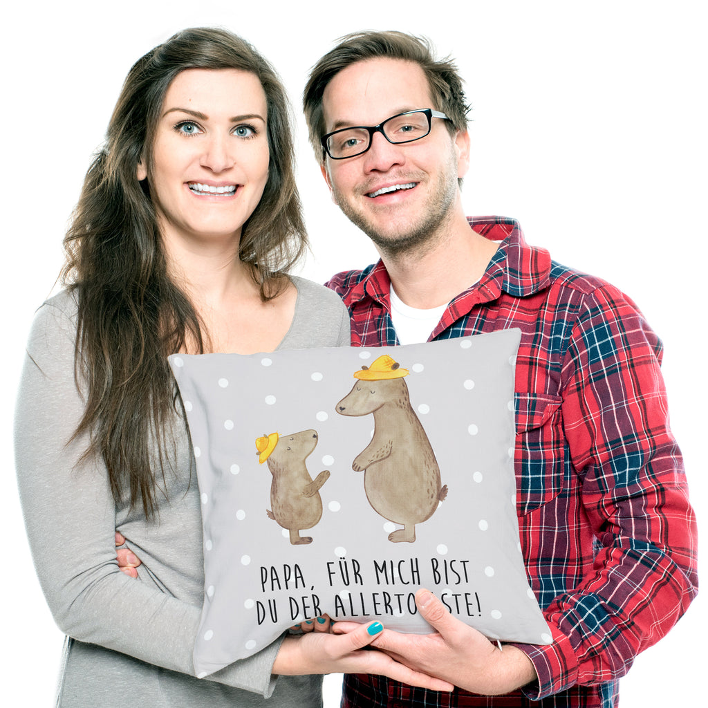40x40 Kissen Bären mit Hut Kissenhülle, Kopfkissen, Sofakissen, Dekokissen, Motivkissen, Familie, Vatertag, Muttertag, Bruder, Schwester, Mama, Papa, Oma, Opa, Bär, Bären, Vater, Papi, Paps, Dad, Daddy, Lieblingsmensch, Sohn, Söhne, Kind, Kinder, Vater-Sohn, Family, Vorbild