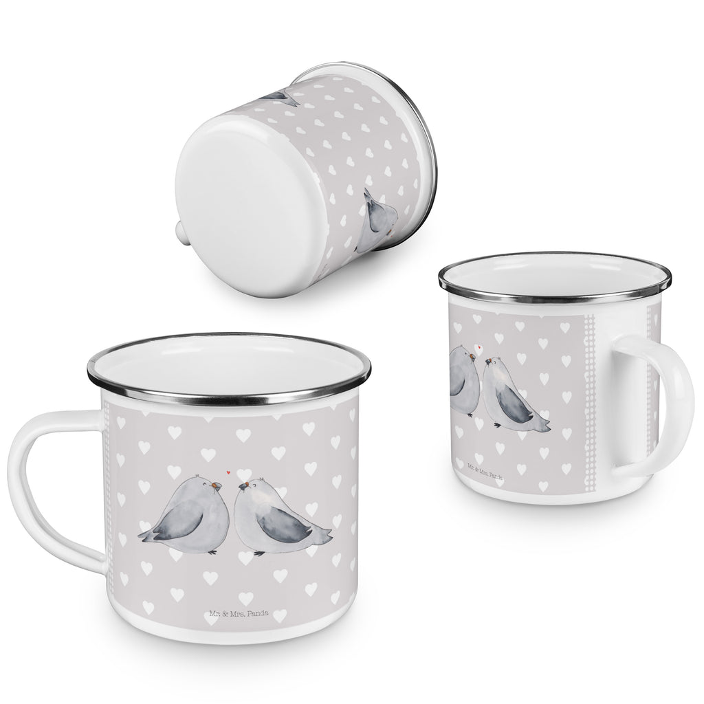 Camping Emaille Tasse Turteltauben Liebe Campingtasse, Trinkbecher, Metalltasse, Outdoor Tasse, Emaille Trinkbecher, Blechtasse Outdoor, Emaille Campingbecher, Edelstahl Trinkbecher, Metalltasse für Camping, Kaffee Blechtasse, Camping Tasse Metall, Liebe, Partner, Freund, Freundin, Ehemann, Ehefrau, Heiraten, Verlobung, Heiratsantrag, Liebesgeschenk, Jahrestag, Hocheitstag, Turteltauben, Turteltäubchen, Tauben, Verliebt, Verlobt, Verheiratet, Geschenk Freundin, Geschenk Freund, Liebesbeweis, Hochzeitstag, Geschenk Hochzeit