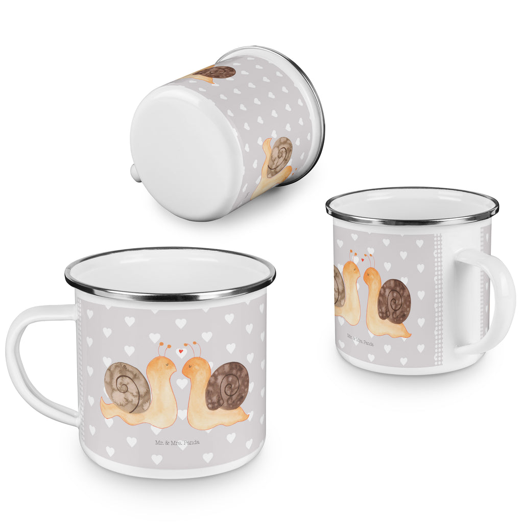 Camping Emaille Tasse Schnecken Liebe Campingtasse, Trinkbecher, Metalltasse, Outdoor Tasse, Emaille Trinkbecher, Blechtasse Outdoor, Emaille Campingbecher, Edelstahl Trinkbecher, Metalltasse für Camping, Kaffee Blechtasse, Camping Tasse Metall, Liebe, Partner, Freund, Freundin, Ehemann, Ehefrau, Heiraten, Verlobung, Heiratsantrag, Liebesgeschenk, Jahrestag, Hocheitstag