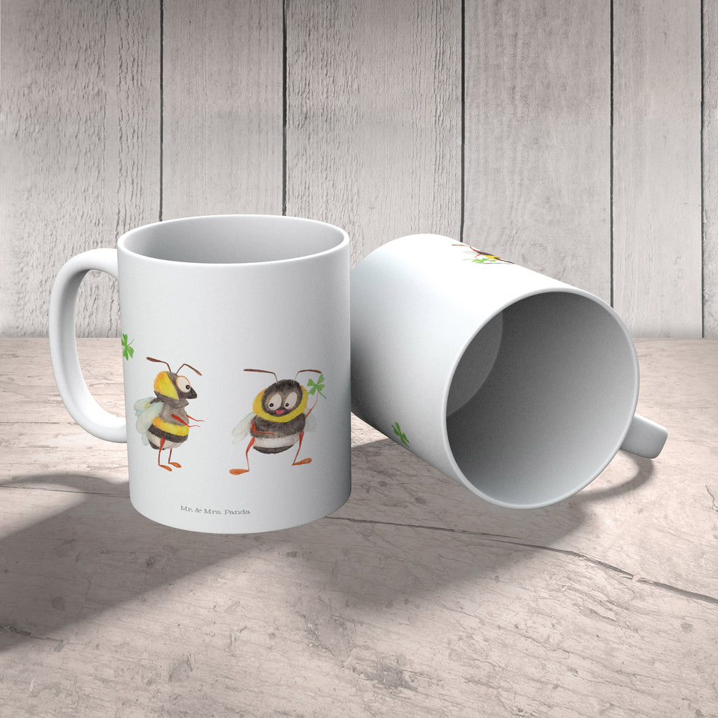 Tasse Hummeln mit Kleeblatt Hummel, Biene, Spruch positiv, Biene Deko, Spruch schön, glücklich sein, glücklich werden, Spruch fröhlich Becher, Kaffeetasse, Kaffeebecher, Tee, Frühstück, Büro  süße Tiermotive, gute Laune, lustige Sprüche, Tiere