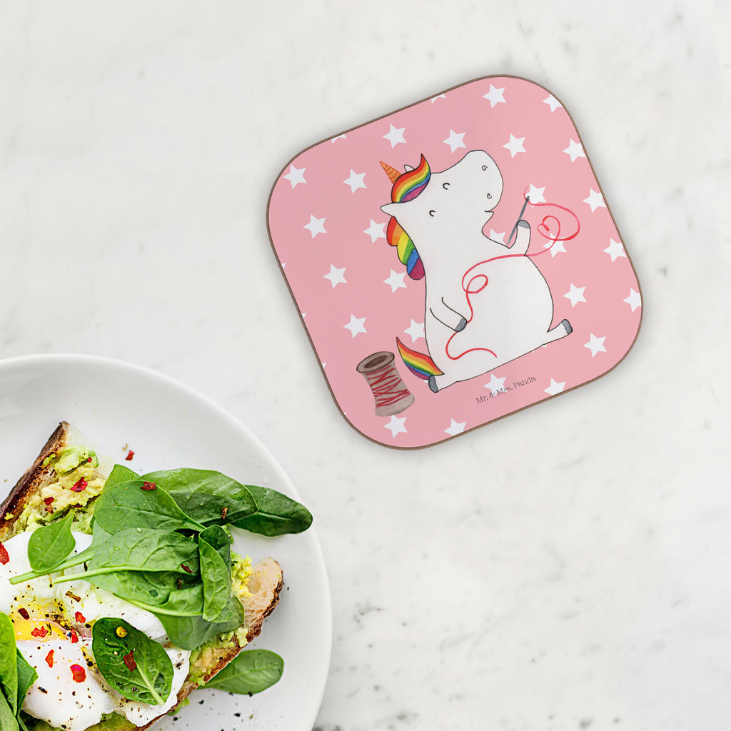 Quadratische Untersetzer Einhorn Näherin Bierdeckel, Glasuntersetzer, Untersetzer Gläser, Getränkeuntersetzer, Einhorn, Einhörner, Einhorn Deko, Pegasus, Unicorn, Näherin, nähen, Mädchen, Freundin, Häkeln, Stricken, basteln, Nähzimmer