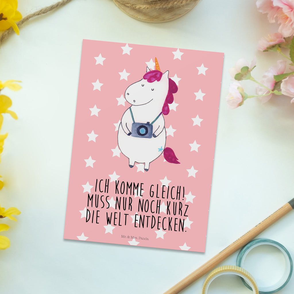 Postkarte Einhorn Fotograf Geschenkkarte, Grußkarte, Karte, Einladung, Ansichtskarte, Geburtstagskarte, Einladungskarte, Dankeskarte, Einhorn, Einhörner, Einhorn Deko, Pegasus, Unicorn, Fotograf, Fotografie, Kamera, Reisen, Weltreise, Weltenbummler, Urlaub, Tourist, Kurztrip, Reise, Städtereise
