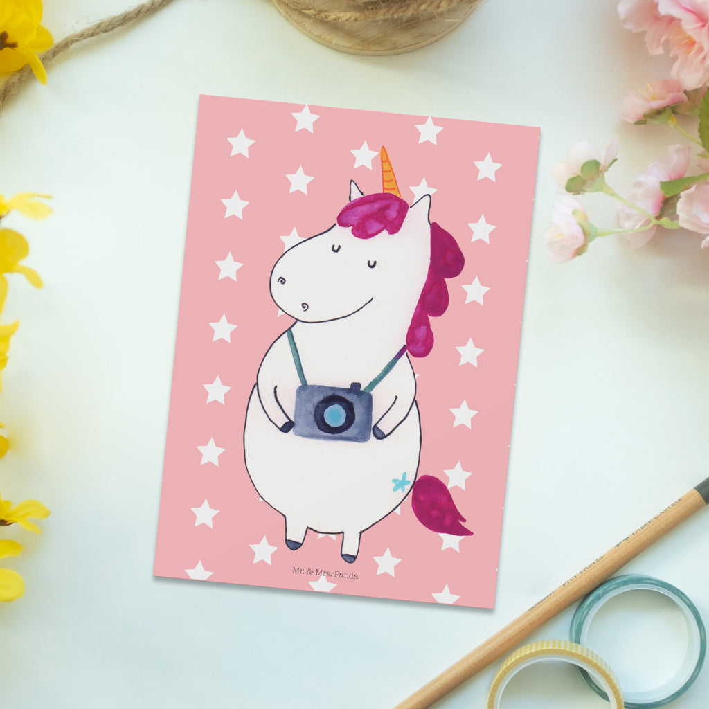 Postkarte Einhorn Fotograf Geschenkkarte, Grußkarte, Karte, Einladung, Ansichtskarte, Geburtstagskarte, Einladungskarte, Dankeskarte, Einhorn, Einhörner, Einhorn Deko, Pegasus, Unicorn, Fotograf, Fotografie, Kamera, Reisen, Weltreise, Weltenbummler, Urlaub, Tourist, Kurztrip, Reise, Städtereise