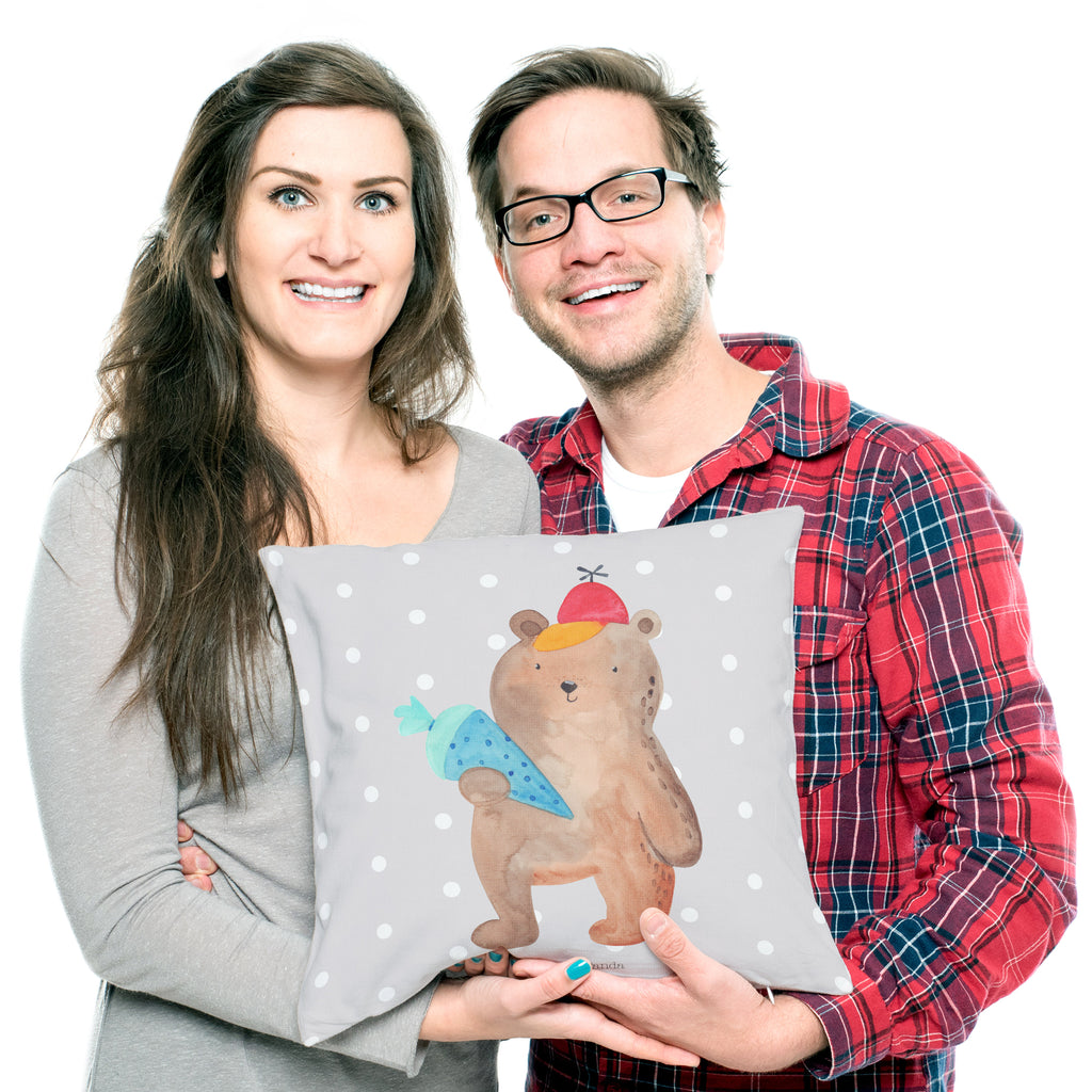 40x40 Kissen Bär mit Schultüte Kissenhülle, Kopfkissen, Sofakissen, Dekokissen, Motivkissen, Bär, Teddy, Teddybär, Bär Motiv, Schultüte, Erster Schultag Geschenk, Einschulung Geschenk, Schule Geschenk, Grundschule, Schulanfang, Schulbeginn