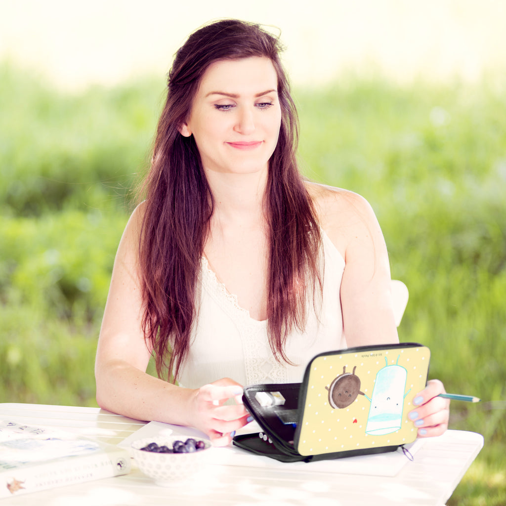 Federmappe Milch & Keks Federmappe, Stiftetasche, Stifte Etui, Schule, Einschulung, Geschenk, Kind, Schüler, Schülerin, Stifterolle, Federmäppchen, Motiv, Grundschule, Federmäppchen bedruckt, Büro Stifte Etui, Bestückte Federmappe, Kinder Federmappe, Federmappe Einschulung, Tiermotive, Gute Laune, lustige Sprüche, Tiere, Milk, Cookie, Milch, Keks, Kekse, Kaffee, Einladung Frühstück, Motiv süß, romantisch, perfektes Paar