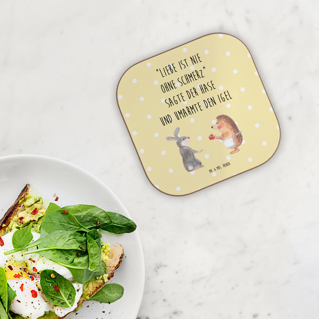 Quadratische Untersetzer Liebe ist nie ohne Schmerz Bierdeckel, Glasuntersetzer, Untersetzer Gläser, Getränkeuntersetzer, Tiermotive, Gute Laune, lustige Sprüche, Tiere, Igel und Hase, Igel, Hase, Liebe Spruch, Liebeskummer Geschenk, Herzschmerz, Trösten, Trennungsschmerz, Spruch romantisch