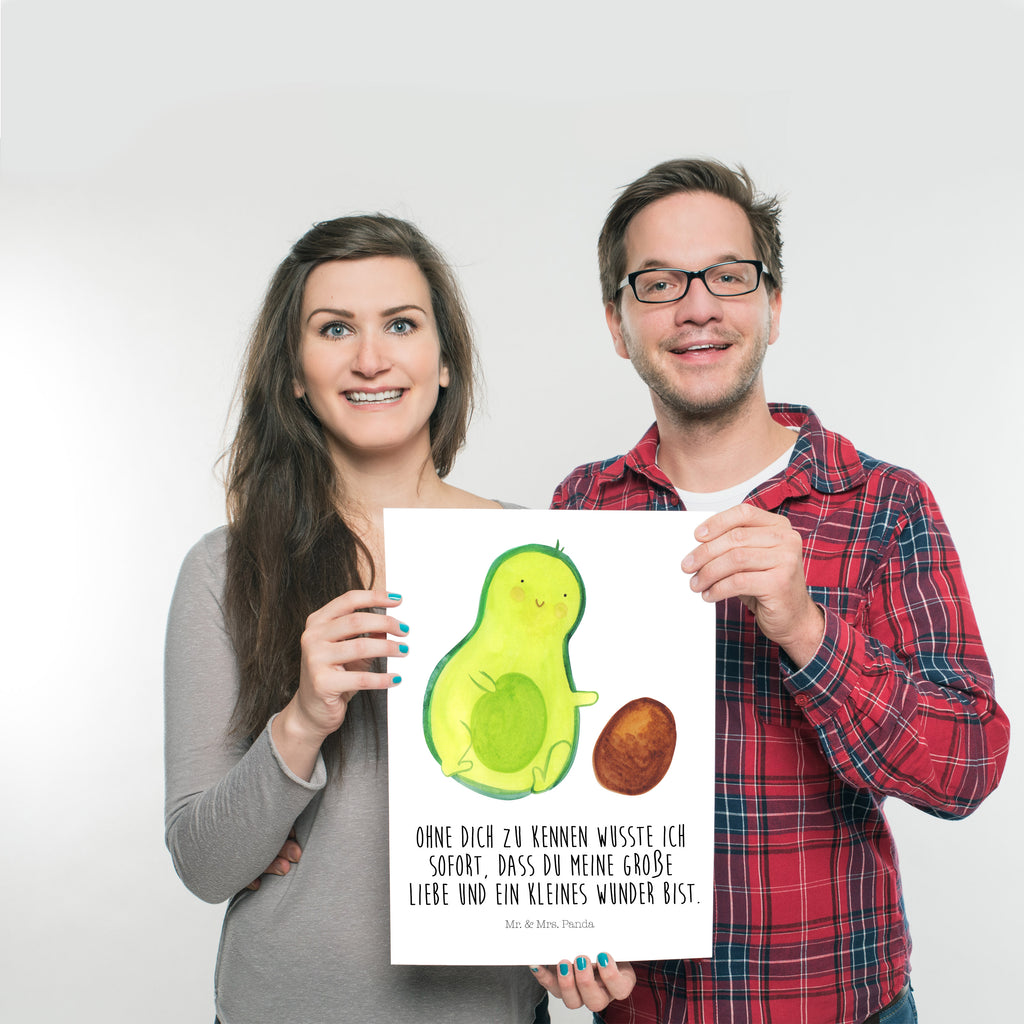 Poster Avocado rollt Kern Poster, Wandposter, Bild, Wanddeko, Küchenposter, Kinderposter, Wanddeko Bild, Raumdekoration, Wanddekoration, Handgemaltes Poster, Mr. & Mrs. Panda Poster, Designposter, Kunstdruck, Posterdruck, Avocado, Veggie, Vegan, Gesund, Avocados, Schwanger, Geburt, Geburtstag, Säugling, Kind, erstes Kind, zur Geburt, Schwangerschaft, Babyparty, Baby, große Liebe, Liebe, Love