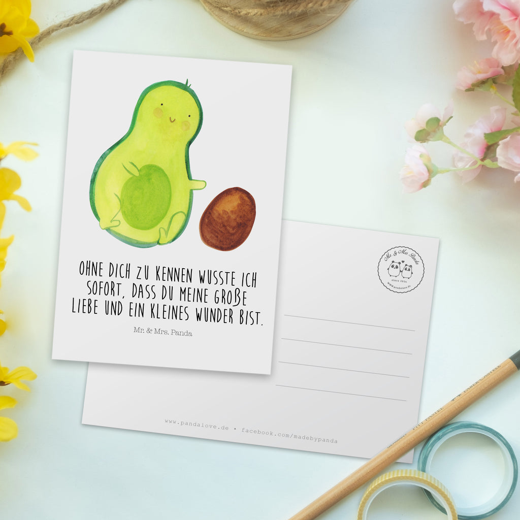 Postkarte Avocado rollt Kern Geschenkkarte, Grußkarte, Karte, Einladung, Ansichtskarte, Geburtstagskarte, Einladungskarte, Dankeskarte, Avocado, Veggie, Vegan, Gesund, Avocados, Schwanger, Geburt, Geburtstag, Säugling, Kind, erstes Kind, zur Geburt, Schwangerschaft, Babyparty, Baby, große Liebe, Liebe, Love