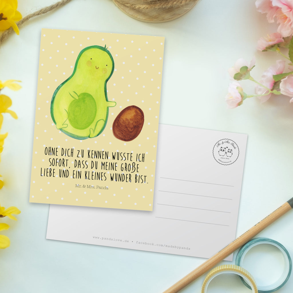 Postkarte Avocado rollt Kern Geschenkkarte, Grußkarte, Karte, Einladung, Ansichtskarte, Geburtstagskarte, Einladungskarte, Dankeskarte, Avocado, Veggie, Vegan, Gesund, Avocados, Schwanger, Geburt, Geburtstag, Säugling, Kind, erstes Kind, zur Geburt, Schwangerschaft, Babyparty, Baby, große Liebe, Liebe, Love