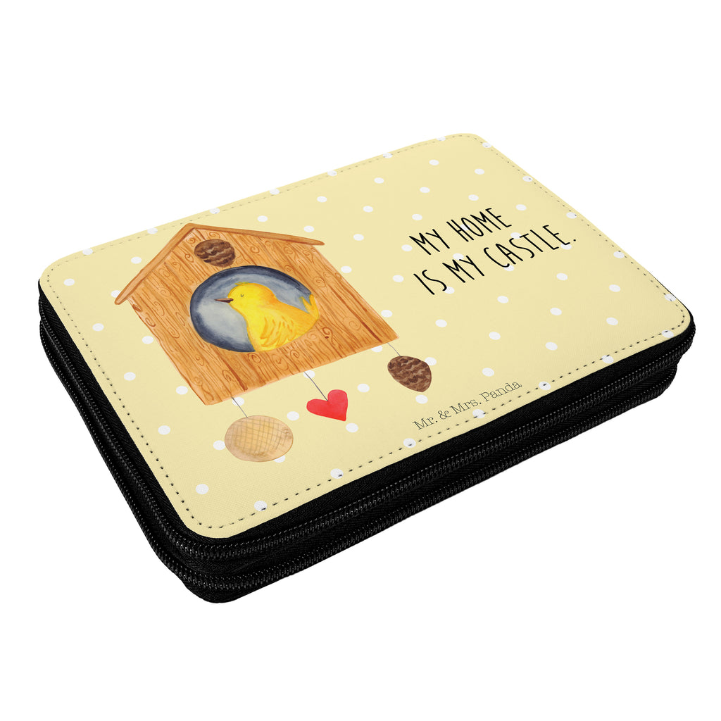 Federmappe Vogelhaus Federmappe, Stiftetasche, Stifte Etui, Schule, Einschulung, Geschenk, Kind, Schüler, Schülerin, Stifterolle, Federmäppchen, Motiv, Grundschule, Federmäppchen bedruckt, Büro Stifte Etui, Bestückte Federmappe, Kinder Federmappe, Federmappe Einschulung, Tiermotive, Gute Laune, lustige Sprüche, Tiere, Vogel, Vögel, Vogelhaus, Vogelhäuschen, Home sweet home, Zuhause, Nest, Eigenheim, Familie, Wohnung, Haus, unser Haus, Lieblingsort, Castle