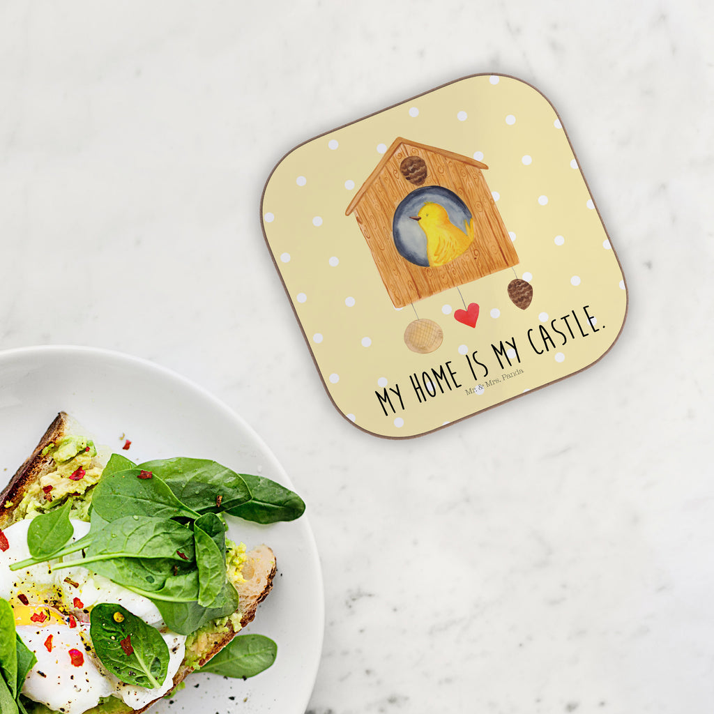 Quadratische Untersetzer Vogelhaus Bierdeckel, Glasuntersetzer, Untersetzer Gläser, Getränkeuntersetzer, Tiermotive, Gute Laune, lustige Sprüche, Tiere, Vogel, Vögel, Vogelhaus, Vogelhäuschen, Home sweet home, Zuhause, Nest, Eigenheim, Familie, Wohnung, Haus, unser Haus, Lieblingsort, Castle