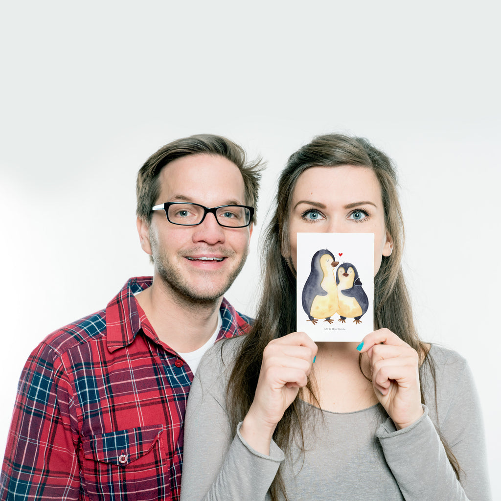 Postkarte Pinguin umarmend Geschenkkarte, Grußkarte, Karte, Einladung, Ansichtskarte, Geburtstagskarte, Einladungskarte, Dankeskarte, Pinguin, Liebe, Liebespaar, Liebesbeweis, Liebesgeschenk, Verlobung, Jahrestag, Hochzeitstag, Hochzeit, Hochzeitsgeschenk