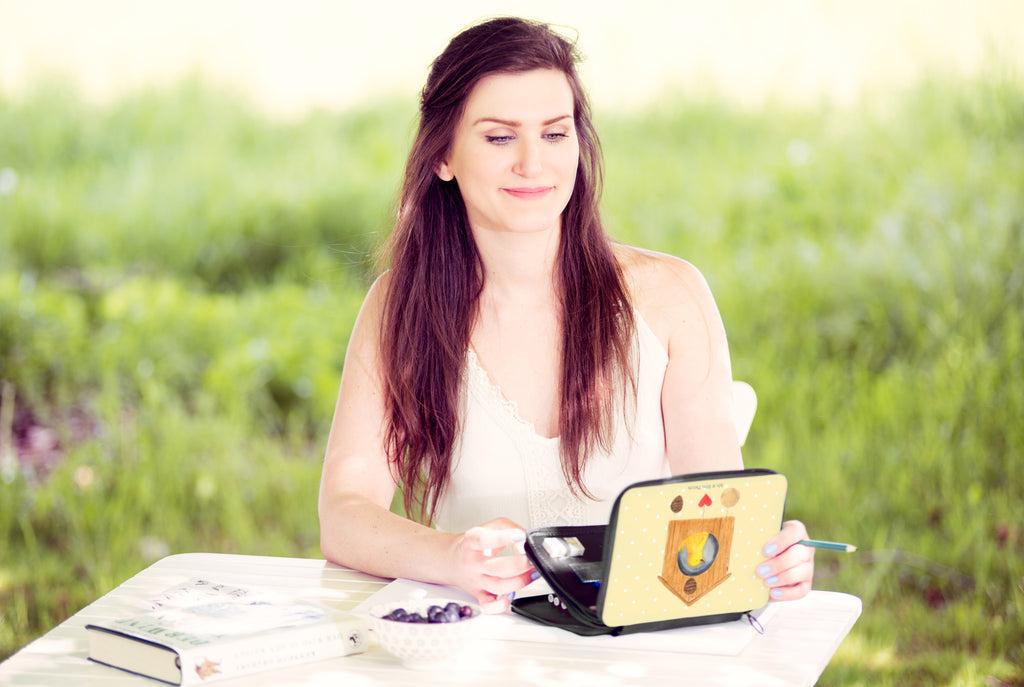 Federmappe Vogelhaus sweet Home Federmappe, Stiftetasche, Stifte Etui, Schule, Einschulung, Geschenk, Kind, Schüler, Schülerin, Stifterolle, Federmäppchen, Motiv, Grundschule, Federmäppchen bedruckt, Büro Stifte Etui, Bestückte Federmappe, Kinder Federmappe, Federmappe Einschulung, Tiermotive, Gute Laune, lustige Sprüche, Tiere, Vogelhaus, Vogel, Home sweet Home, Einzug, Umzug, Einzugsgeschenk, Hausbau, Haus