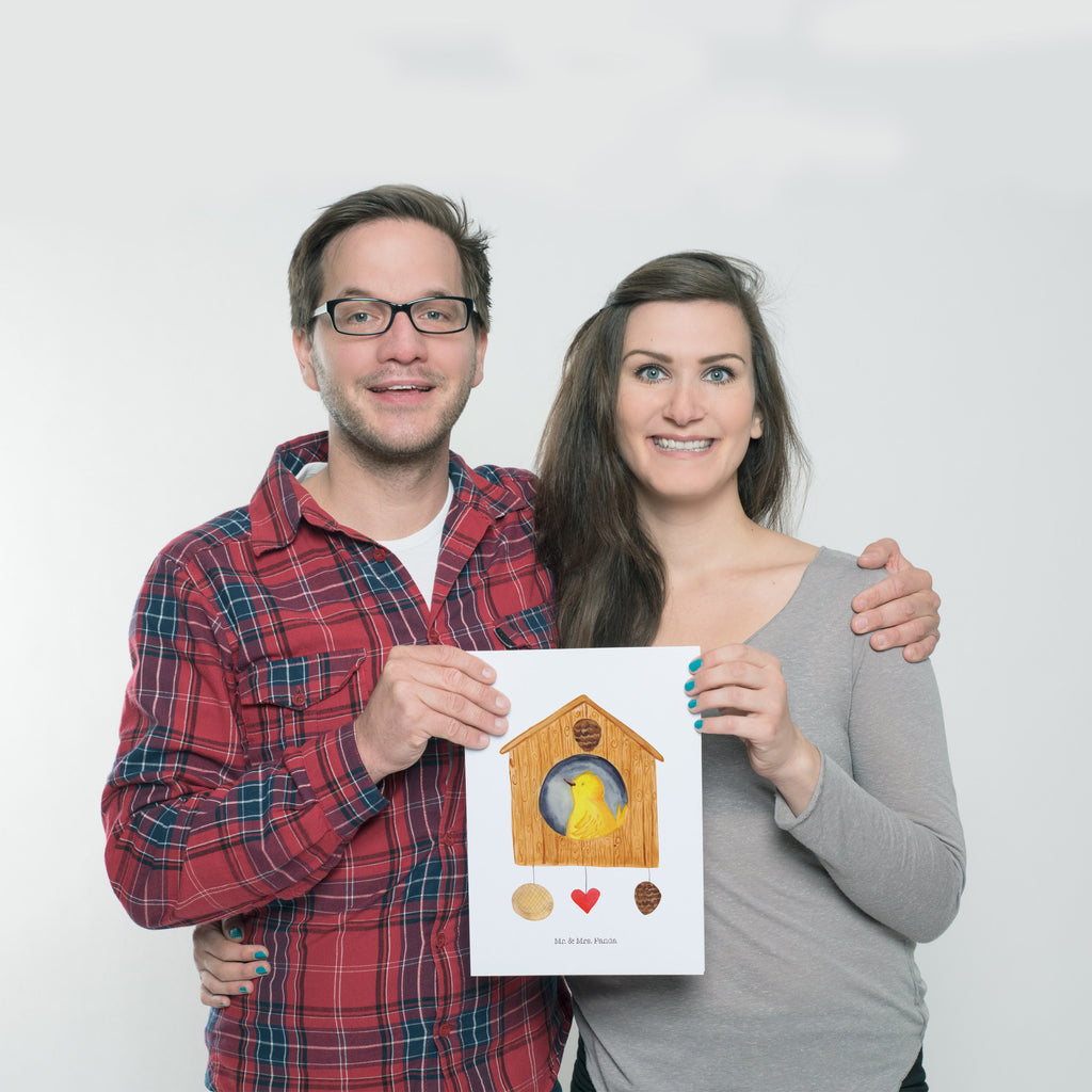 Poster Vogelhaus sweet Home Poster, Wandposter, Bild, Wanddeko, Küchenposter, Kinderposter, Wanddeko Bild, Raumdekoration, Wanddekoration, Handgemaltes Poster, Mr. & Mrs. Panda Poster, Designposter, Kunstdruck, Posterdruck, Tiermotive, Gute Laune, lustige Sprüche, Tiere, Vogelhaus, Vogel, Home sweet Home, Einzug, Umzug, Geschenk, Einzugsgeschenk, Hausbau, Haus