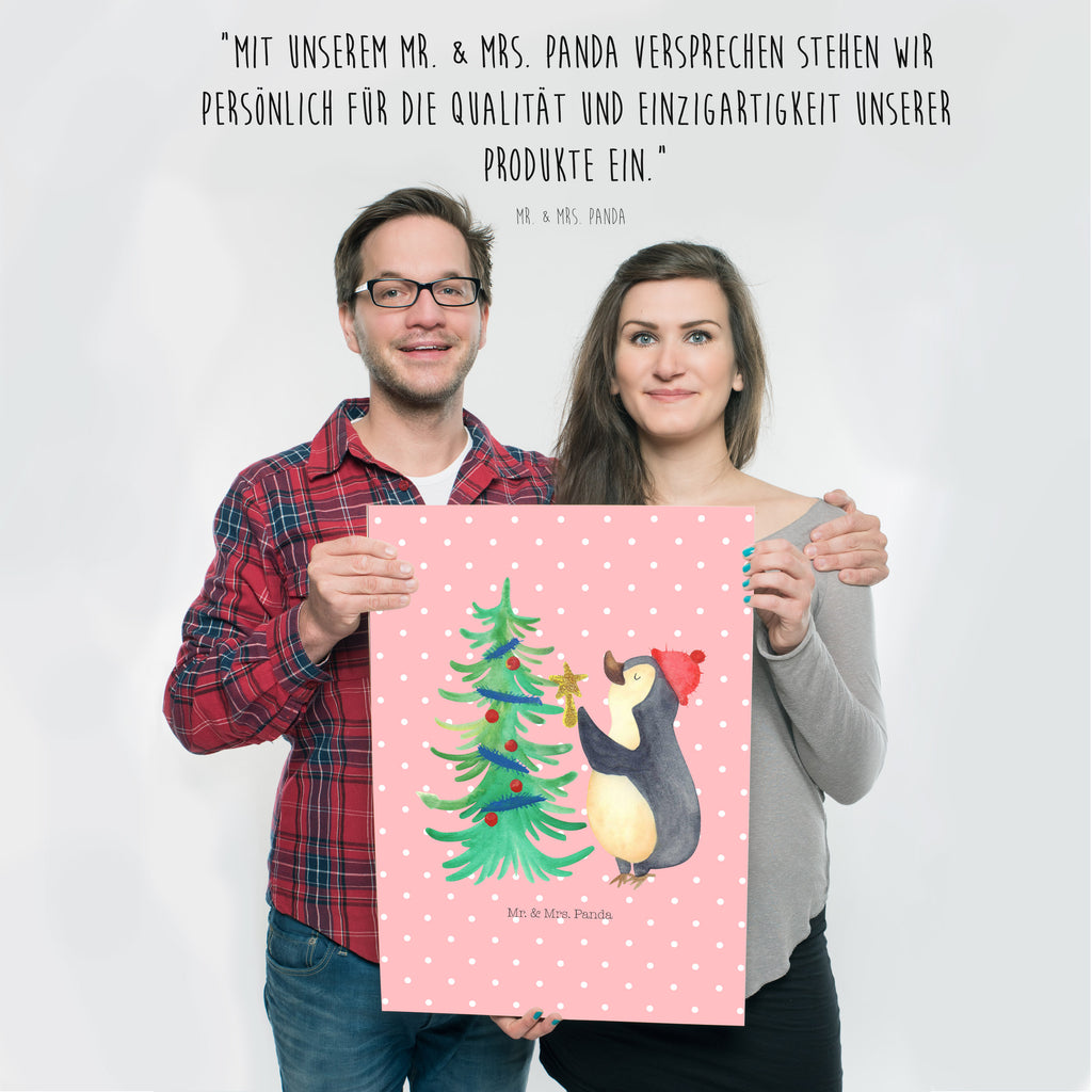 Poster Pinguin Weihnachtsbaum Poster, Wandposter, Bild, Wanddeko, Küchenposter, Kinderposter, Wanddeko Bild, Raumdekoration, Wanddekoration, Handgemaltes Poster, Mr. & Mrs. Panda Poster, Designposter, Kunstdruck, Posterdruck, Winter, Weihnachten, Weihnachtsdeko, Nikolaus, Advent, Heiligabend, Wintermotiv, Pinguin