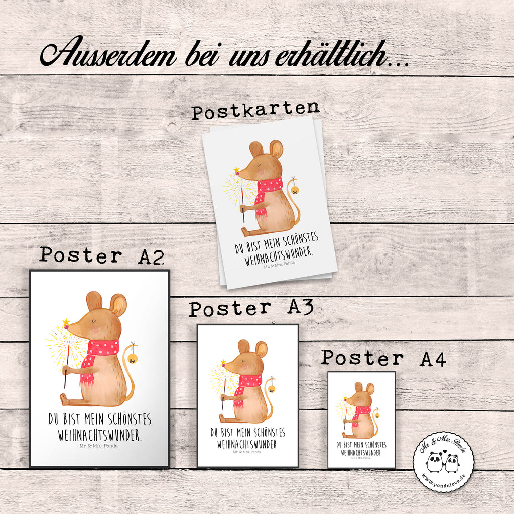 Poster Weihnachtsmaus Poster, Wandposter, Bild, Wanddeko, Küchenposter, Kinderposter, Wanddeko Bild, Raumdekoration, Wanddekoration, Handgemaltes Poster, Mr. & Mrs. Panda Poster, Designposter, Kunstdruck, Posterdruck, Winter, Weihnachten, Weihnachtsdeko, Nikolaus, Advent, Heiligabend, Wintermotiv, Frohe Weihnachten, Weihnachtsgruß, Weihnachtsmotiv, Maus, Mäuschen, Weihnachtswunder