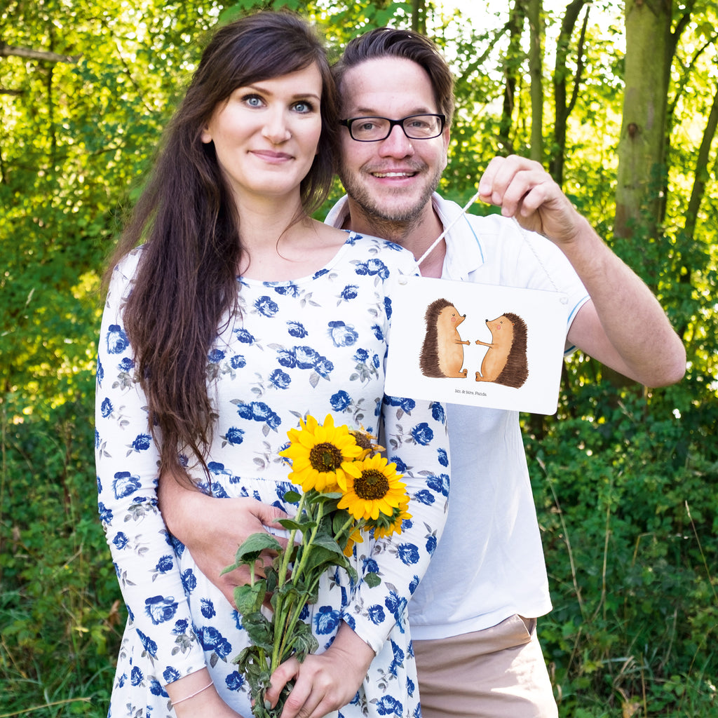 Deko Schild Igel Liebe Dekoschild, Deko Schild, Schild, Tür Schild, Türschild, Holzschild, Wandschild, Wanddeko, Liebe, Partner, Freund, Freundin, Ehemann, Ehefrau, Heiraten, Verlobung, Heiratsantrag, Liebesgeschenk, Jahrestag, Hocheitstag, Verliebt, Verlobt, Verheiratet, Geschenk, Liebesbeweis, Hochzeitstag, Hochzeit, Igel