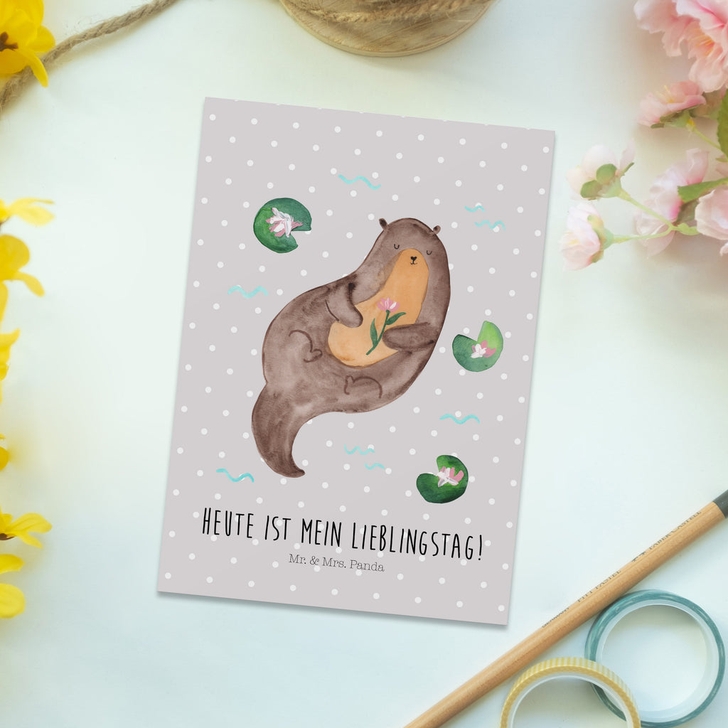 Postkarte Otter mit Seerose Geschenkkarte, Grußkarte, Karte, Einladung, Ansichtskarte, Geburtstagskarte, Einladungskarte, Otter, Fischotter, Seeotter, Otter Seeotter See Otter