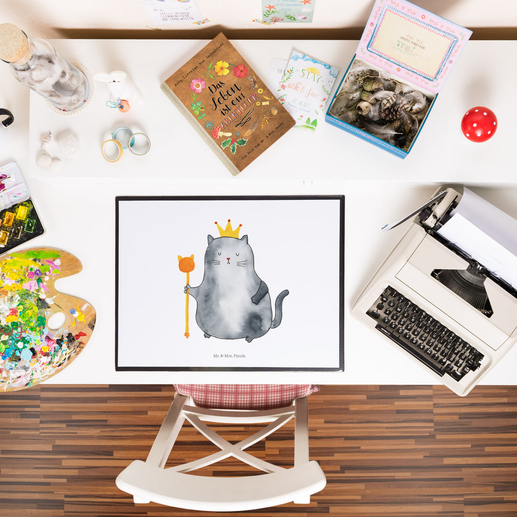 Schreibtischunterlage Katzen Koenig Schreibunterlage, Schreibtischauflage, Bürobedarf, Büroartikel, Schreibwaren, Schreibtisch Unterlagen, Schreibtischunterlage Groß, Katze, Katzenmotiv, Katzenfan, Katzendeko, Katzenfreund, Katzenliebhaber, Katzenprodukte, Katzenartikel, Katzenaccessoires, Katzensouvenirs, Katzenliebhaberprodukte, Katzenmotive, Katzen, Kater, Mietze, Cat, Cats, Katzenhalter, Katzenbesitzerin, Haustier, König, Königin, Queen, Familie, Mietzhaus, Wohnung, erste eigenen Wohnung, Umzug, Einzug