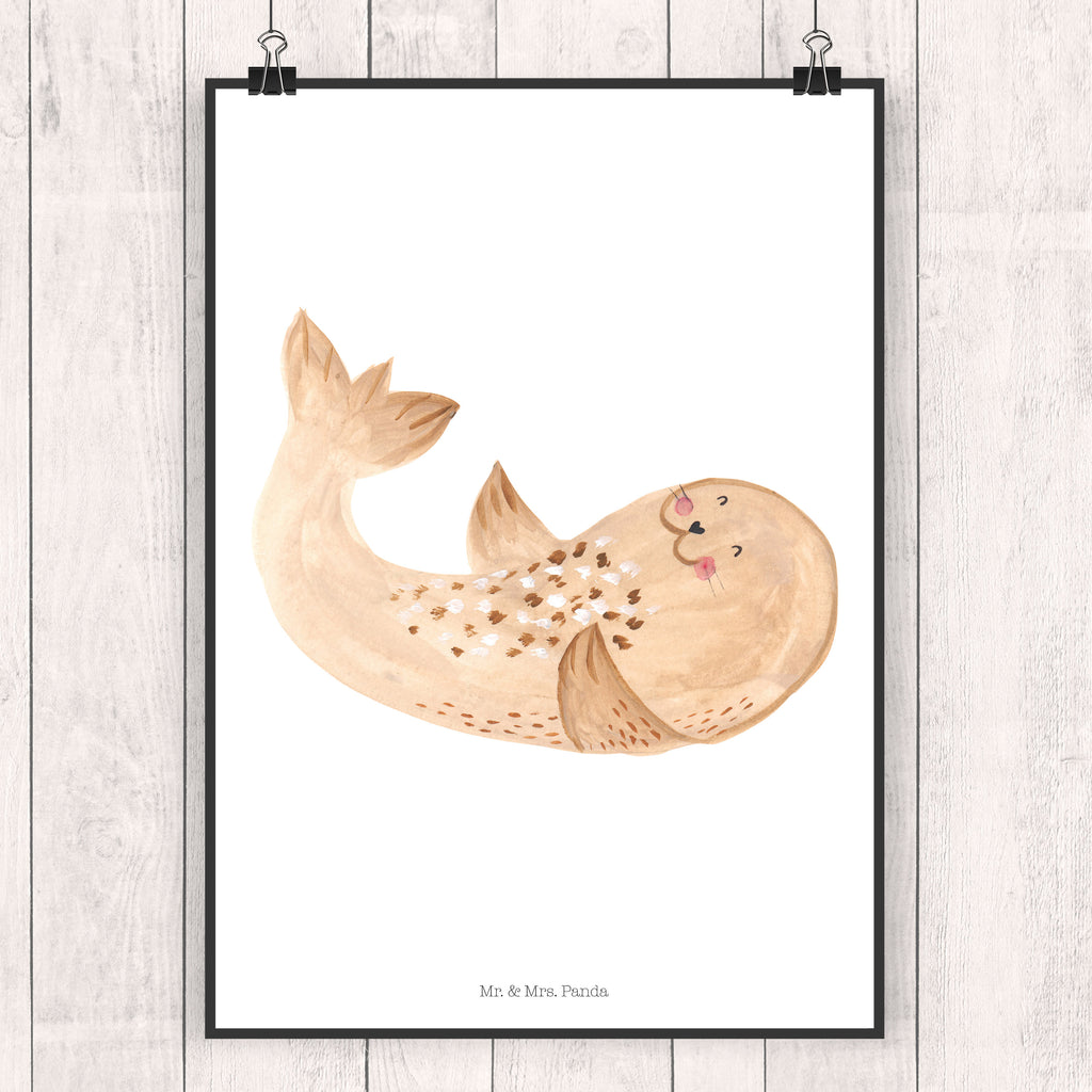 Poster Robbe liegend Poster, Wandposter, Bild, Wanddeko, Küchenposter, Kinderposter, Wanddeko Bild, Raumdekoration, Wanddekoration, Handgemaltes Poster, Mr. & Mrs. Panda Poster, Designposter, Kunstdruck, Posterdruck, Tiermotive, Gute Laune, lustige Sprüche, Tiere, Robbe, Robben, Seehund, Strand, Meerestier, Ostsee, Nordsee, Lachen, Freude
