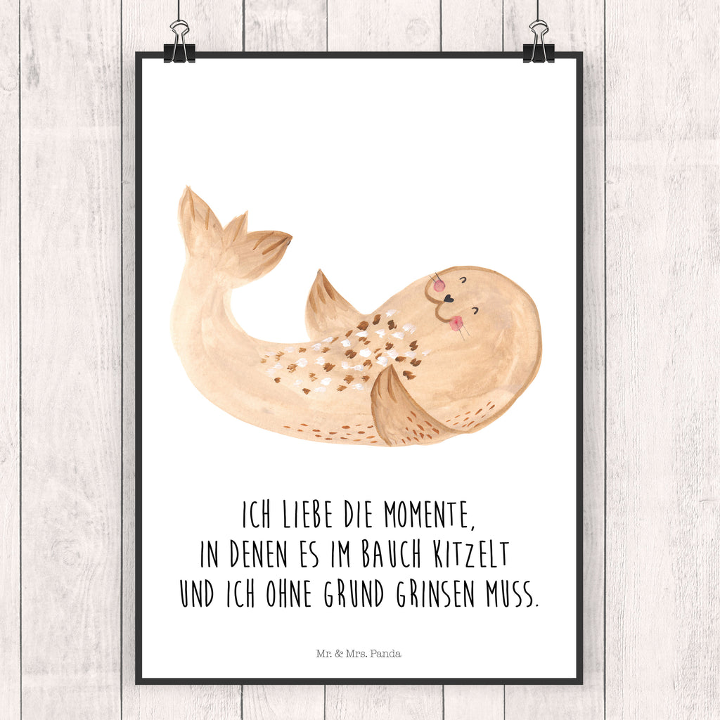 Poster Robbe liegend Poster, Wandposter, Bild, Wanddeko, Küchenposter, Kinderposter, Wanddeko Bild, Raumdekoration, Wanddekoration, Handgemaltes Poster, Mr. & Mrs. Panda Poster, Designposter, Kunstdruck, Posterdruck, Tiermotive, Gute Laune, lustige Sprüche, Tiere, Robbe, Robben, Seehund, Strand, Meerestier, Ostsee, Nordsee, Lachen, Freude