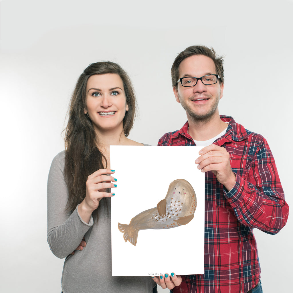 Poster Robbe lachend Poster, Wandposter, Bild, Wanddeko, Küchenposter, Kinderposter, Wanddeko Bild, Raumdekoration, Wanddekoration, Handgemaltes Poster, Mr. & Mrs. Panda Poster, Designposter, Kunstdruck, Posterdruck, Tiermotive, Gute Laune, lustige Sprüche, Tiere, Robbe, Robben, Seehund, Strand, Meerestier, Ostsee, Nordsee
