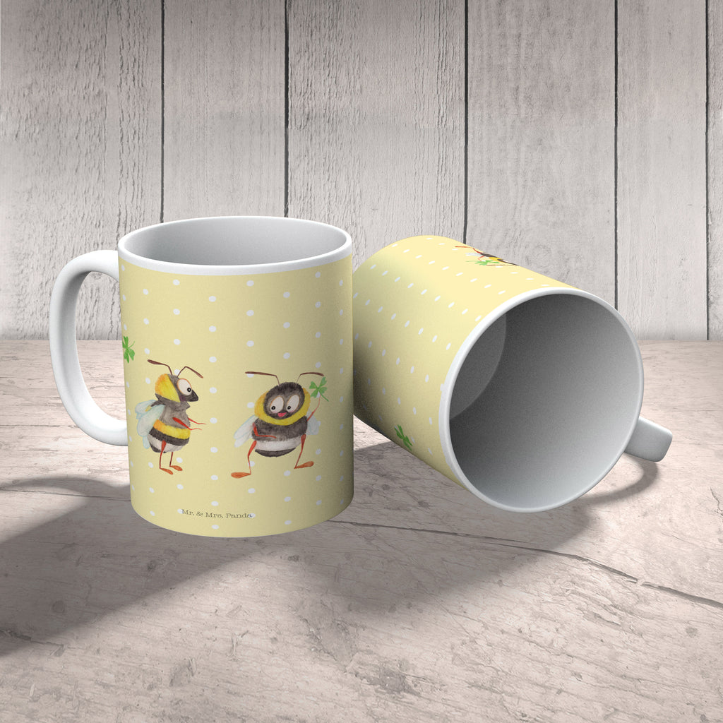 Tasse Hummeln mit Kleeblatt Hummel, Biene, Spruch positiv, Biene Deko, Spruch schön, glücklich sein, glücklich werden, Spruch fröhlich Becher, Kaffeetasse, Kaffeebecher, Tee, Frühstück, Büro  süße Tiermotive, gute Laune, lustige Sprüche, Tiere
