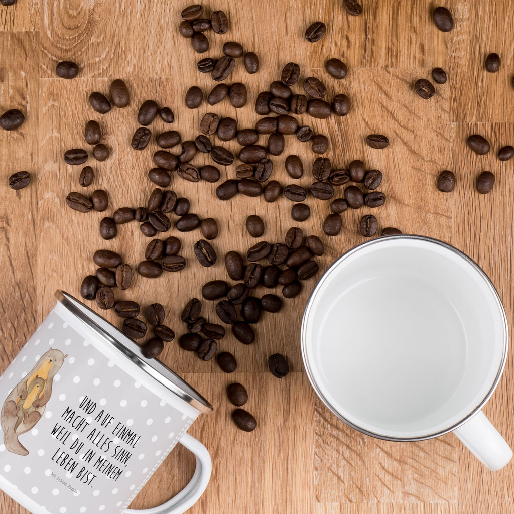 Camping Emaille Tasse Otter mit Kind Campingtasse, Trinkbecher, Metalltasse, Outdoor Tasse, Emaille Trinkbecher, Blechtasse Outdoor, Emaille Campingbecher, Edelstahl Trinkbecher, Metalltasse für Camping, Kaffee Blechtasse, Camping Tasse Metall, Otter, Fischotter, Seeotter, Otter Seeotter See Otter
