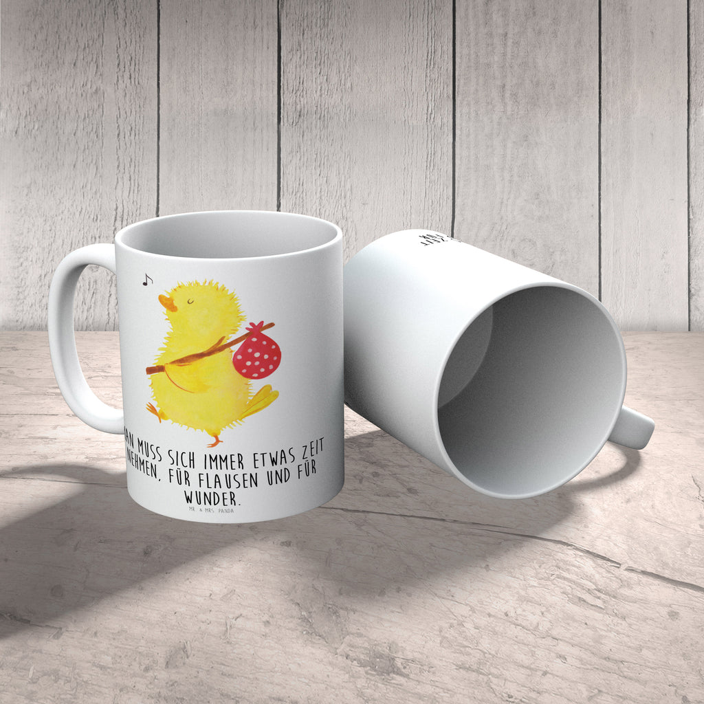Tasse Küken Wanderer Küken, Ostern, Osterei, Ostereier, Ei, Frühlingsgefühle, Freude, Grüße, liebe Grüße, Frohe Ostern, Ostergrüße, Flausen, Wunder, Reisen, Weltenbummler, Zeit, Zeitmanagement, Backpacker Becher, Kaffeetasse, Kaffeebecher, Tee, Frühstück, Büro  Ostern, Osterhase, Ostergeschenke, Osternest, Osterdeko, Geschenk zu Ostern