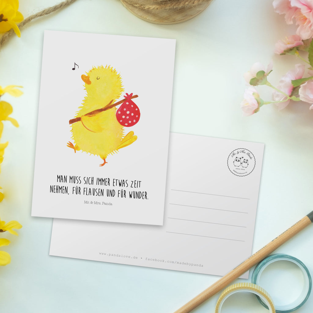 Postkarte Küken Wanderer Geschenkkarte, Grußkarte, Karte, Einladung, Ansichtskarte, Geburtstagskarte, Einladungskarte, Dankeskarte, Ostern, Osterhase, Ostergeschenke, Osternest, Osterdeko, Geschenk zu Ostern, Küken, Osterei, Ostereier, Ei, Frühlingsgefühle, Freude, Grüße, liebe Grüße, Frohe Ostern, Ostergrüße, Flausen, Wunder, Reisen, Weltenbummler, Zeit, Zeitmanagement, Backpacker