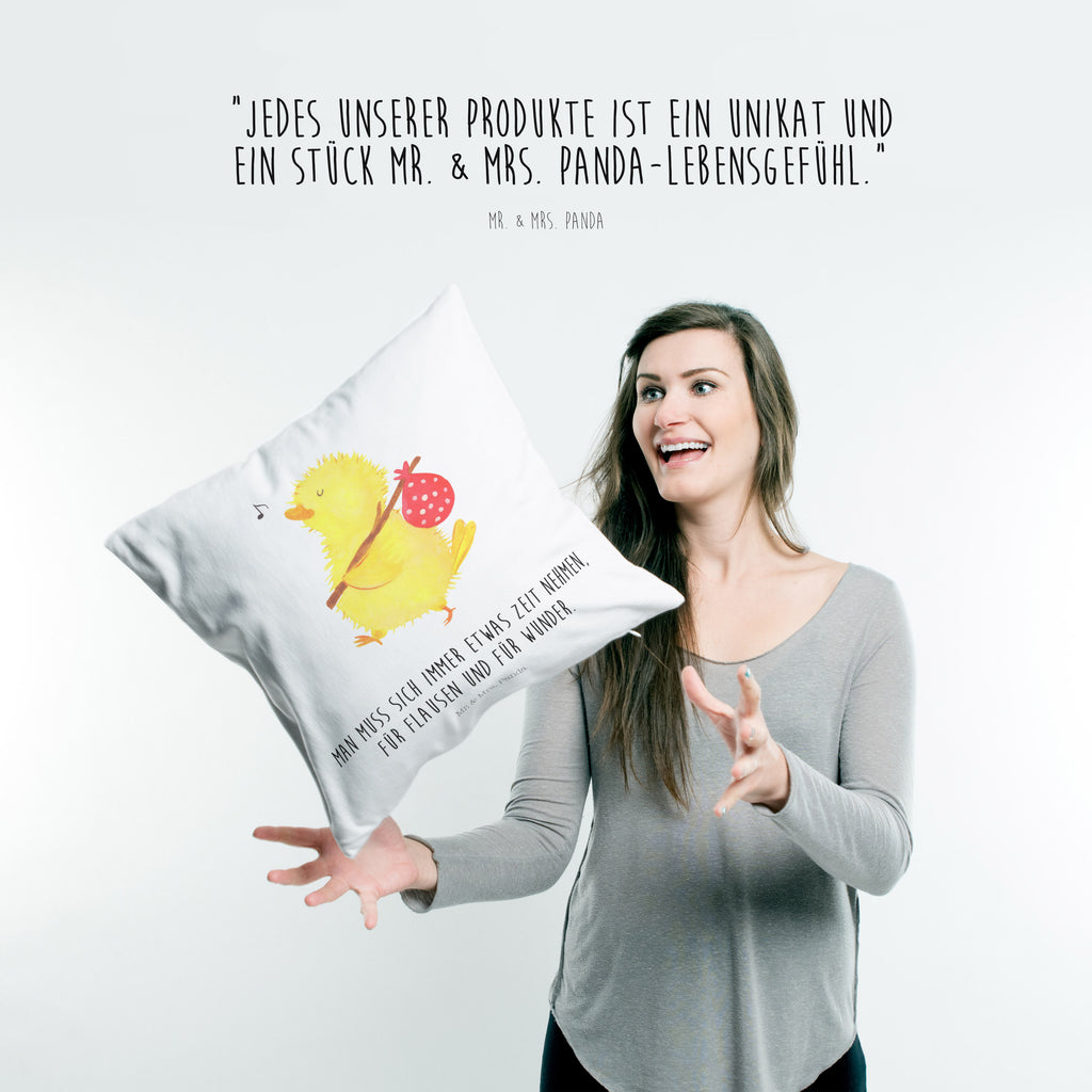 40x40 Kissen Küken Wanderer Kissenhülle, Kopfkissen, Sofakissen, Dekokissen, Motivkissen, Ostern, Osterhase, Ostergeschenke, Osternest, Osterdeko, Geschenk zu Ostern, Küken, Osterei, Ostereier, Ei, Frühlingsgefühle, Freude, Grüße, liebe Grüße, Frohe Ostern, Ostergrüße, Flausen, Wunder, Reisen, Weltenbummler, Zeit, Zeitmanagement, Backpacker