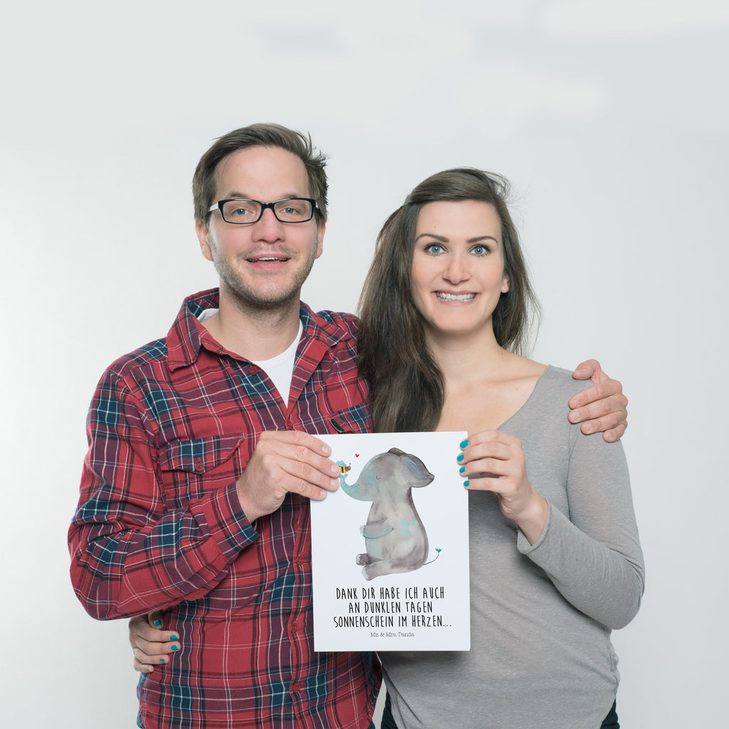 Poster Elefant & Biene Poster, Wandposter, Bild, Wanddeko, Küchenposter, Kinderposter, Wanddeko Bild, Raumdekoration, Wanddekoration, Handgemaltes Poster, Mr. & Mrs. Panda Poster, Designposter, Kunstdruck, Posterdruck, Tiermotive, Gute Laune, lustige Sprüche, Tiere, Elefant, Biene, Liebe, Liebesbeweis, Jahrestag, Liebesgeschenk, Heiratsantrag, Hochzeitsgeschenk, Liebesspruch