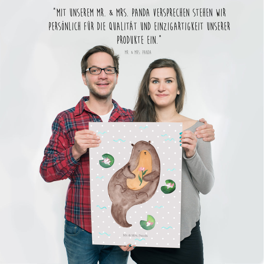 Poster Otter mit Seerose Poster, Wandposter, Bild, Wanddeko, Küchenposter, Kinderposter, Wanddeko Bild, Raumdekoration, Wanddekoration, Handgemaltes Poster, Mr. & Mrs. Panda Poster, Designposter, Kunstdruck, Posterdruck, Otter, Fischotter, Seeotter, Otter Seeotter See Otter