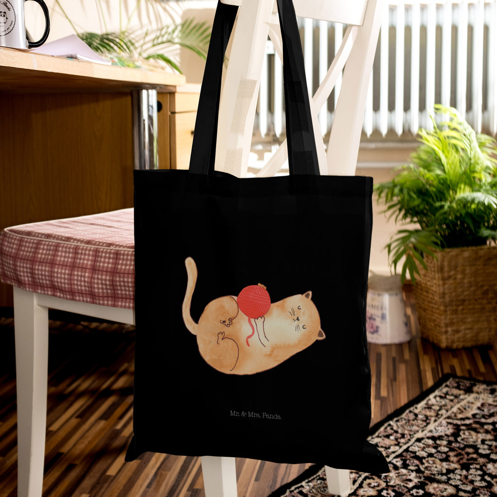 Tragetasche Katzen Wollknäul Beuteltasche, Beutel, Einkaufstasche, Jutebeutel, Stoffbeutel, Katze, Katzenmotiv, Katzenfan, Katzendeko, Katzenfreund, Katzenliebhaber, Katzenprodukte, Katzenartikel, Katzenaccessoires, Katzensouvenirs, Katzenliebhaberprodukte, Katzenmotive, Katzen, Kater, Mietze, Cat, Cats, Katzenhalter, Katzenbesitzerin, Haustier, Wollknäuel, Wolle, Spielen, Spiel, verspielt