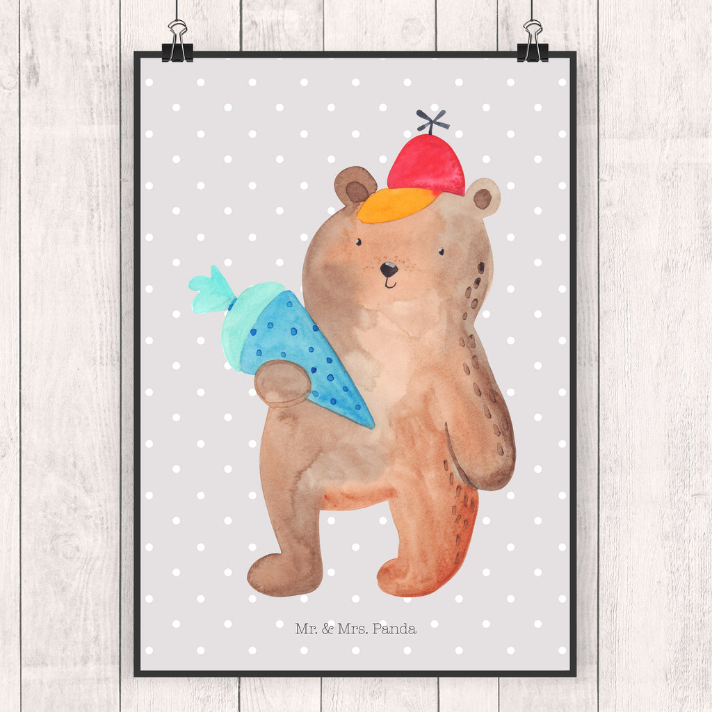 Poster Bär mit Schultüte Poster, Wandposter, Bild, Wanddeko, Küchenposter, Kinderposter, Wanddeko Bild, Raumdekoration, Wanddekoration, Handgemaltes Poster, Mr. & Mrs. Panda Poster, Designposter, Kunstdruck, Posterdruck, Bär, Teddy, Teddybär, Bär Motiv, Schultüte, Erster Schultag Geschenk, Einschulung Geschenk, Schule Geschenk, Grundschule, Schulanfang, Schulbeginn